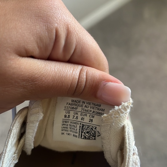 WHITE CONVERSE ⚡️ - Picture 2 of 4